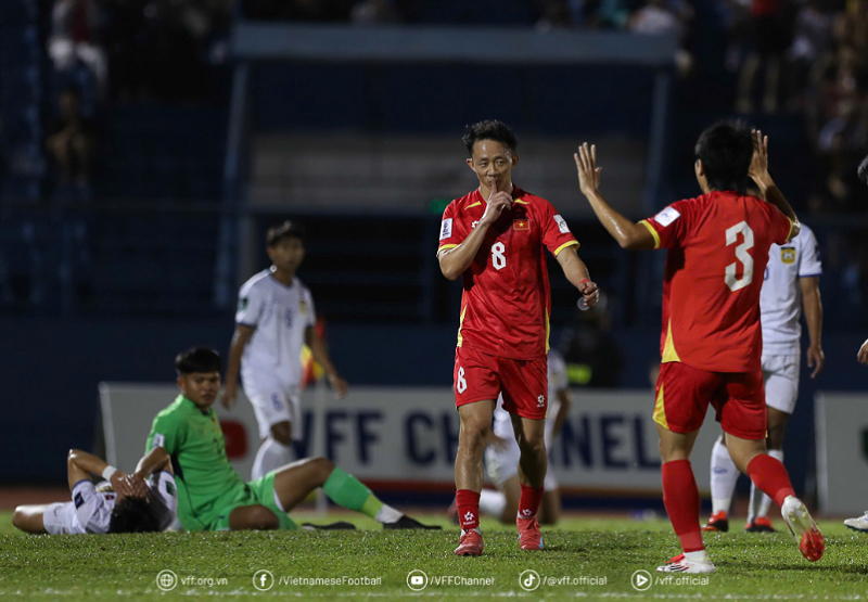 thang-2-tran-lien-tiep-dt-viet-nam-dai-nhay-vot-tren-bxh-fifa